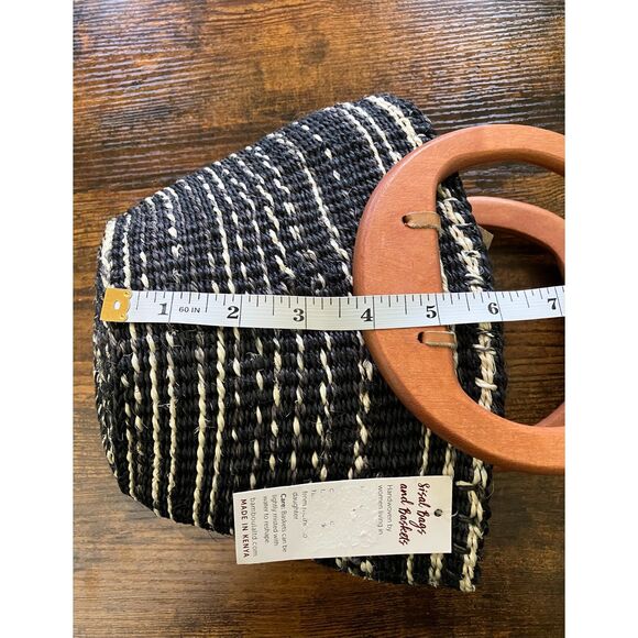 Sisal Bags and Baskets small handwoven Sisal basket bag with wood handles - Picture 5 of 7